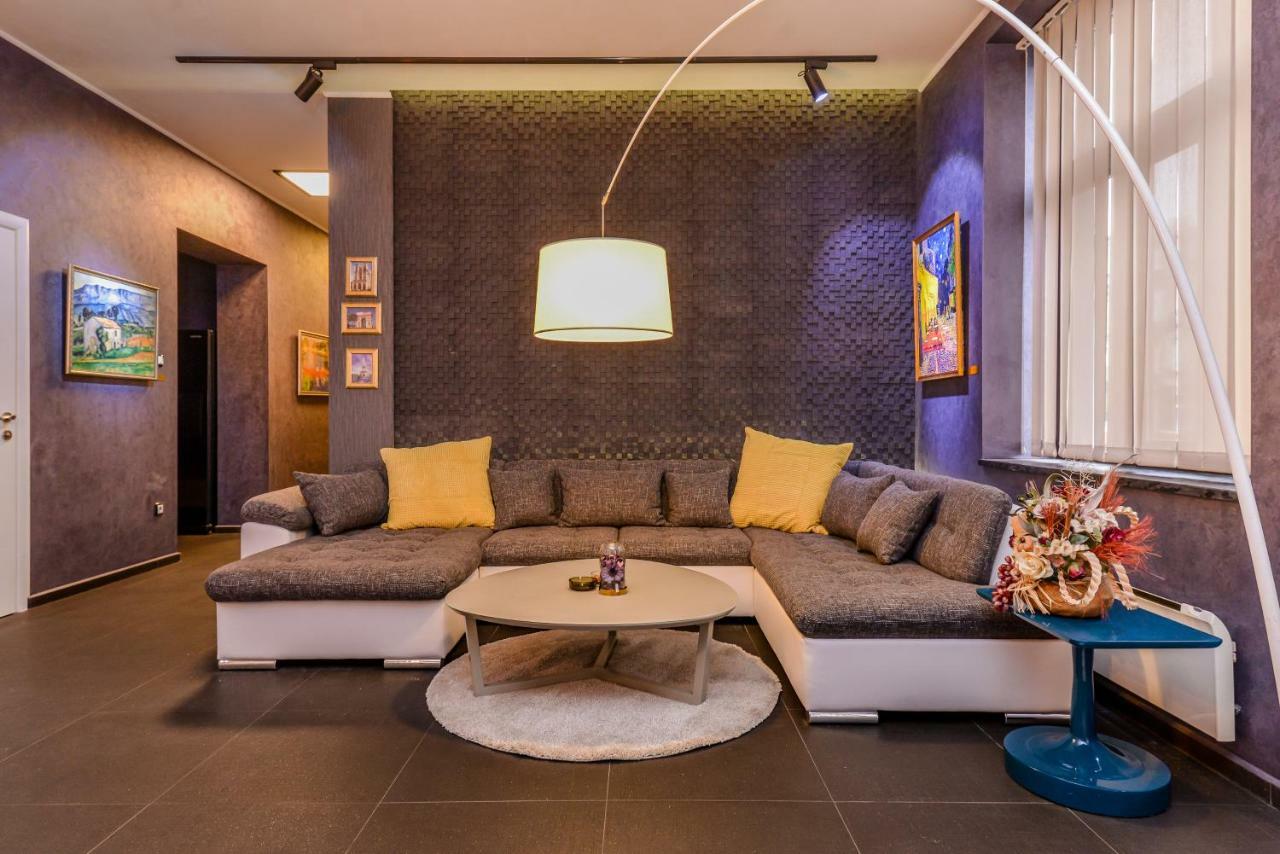 Champs-Elysees Sofia 2-Bdr, 2-Bthr Tsar Simeon Suite By Flat Mаnager Exteriör bild