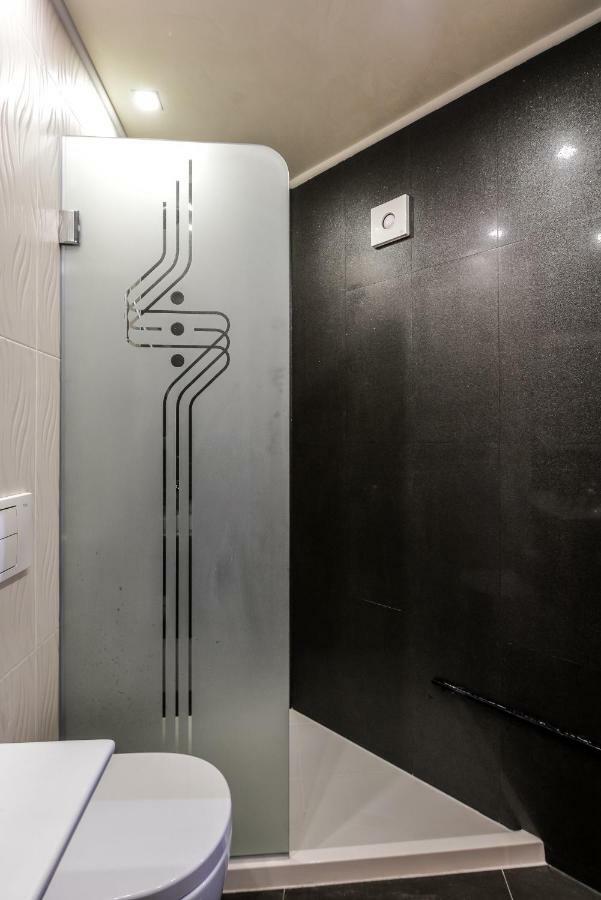 Champs-Elysees Sofia 2-Bdr, 2-Bthr Tsar Simeon Suite By Flat Mаnager Exteriör bild
