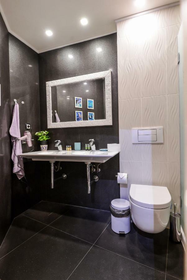 Champs-Elysees Sofia 2-Bdr, 2-Bthr Tsar Simeon Suite By Flat Mаnager Exteriör bild